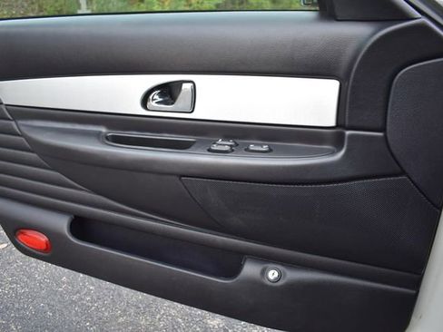 Used 2003 Ford Thunderbird image 28