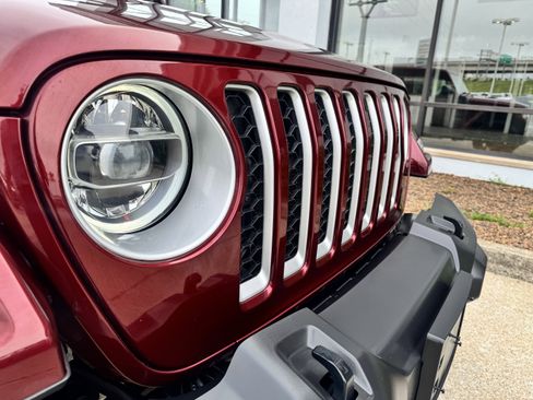 Used 2021 Jeep Wrangler Unlimited Sahara w/ Cold Weather Group AWD/4WD image 6