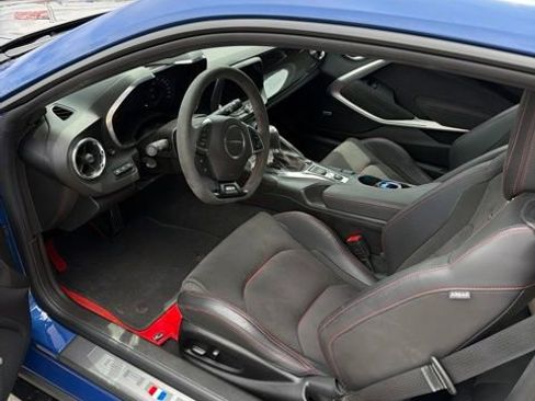 Used 2022 Chevrolet Camaro ZL1 RWD image 4