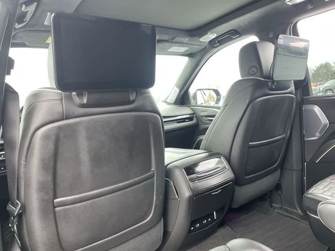 Used 2023 Cadillac Escalade V w/ LPO, ONYX Package image 21