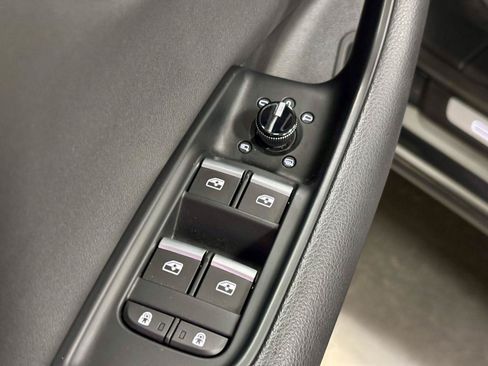 Used 2020 Audi Q8 Prestige w/ Prestige Package AWD/4WD image 14