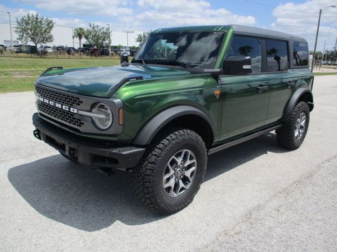 New 2025 Ford Bronco Badlands image 3