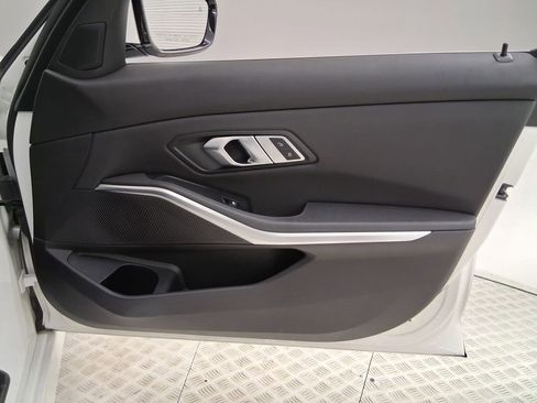 Used 2020 BMW 330i Sedan w/ Convenience Package image 34