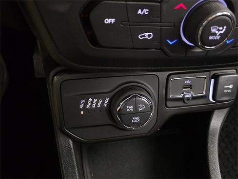 Used 2022 Jeep Renegade Trailhawk w/ Trailer Tow Group image 16