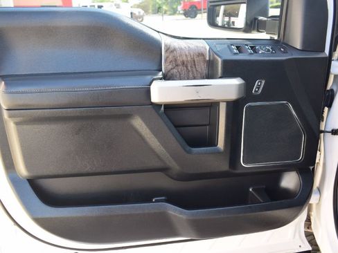 Used 2017 Ford F250 Lariat w/ FX4 Off-Road Package image 7