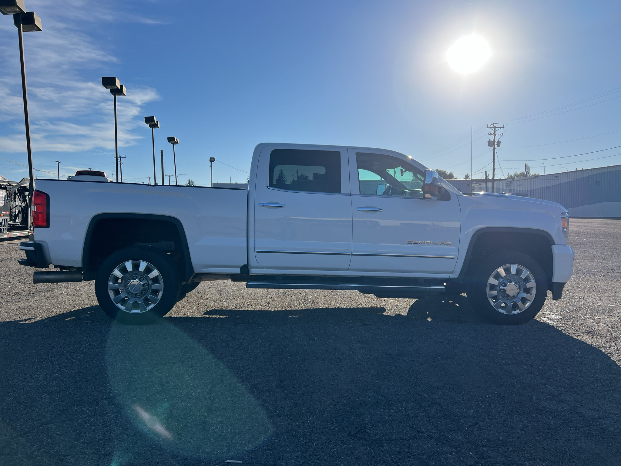 Used 2017 GMC Sierra 2500 Denali w/ Duramax Plus Package AWD/4WD image 17