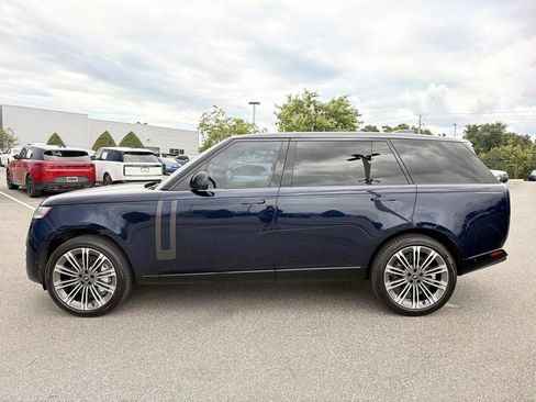 Used 2023 Land Rover Range Rover Long Wheelbase SE AWD/4WD image 2