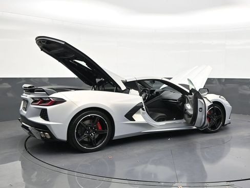 Used 2023 Chevrolet Corvette Stingray Coupe w/ Z51 Performance Package RWD image 28