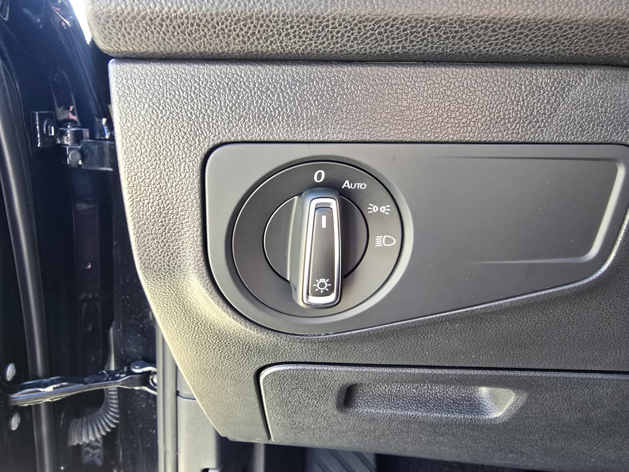 Used 2024 Volkswagen Tiguan SE AWD/4WD image 20