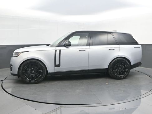 Used 2024 Land Rover Range Rover SE AWD/4WD image 2