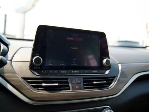 Used 2025 Nissan Altima 2.5 SV FWD image 17
