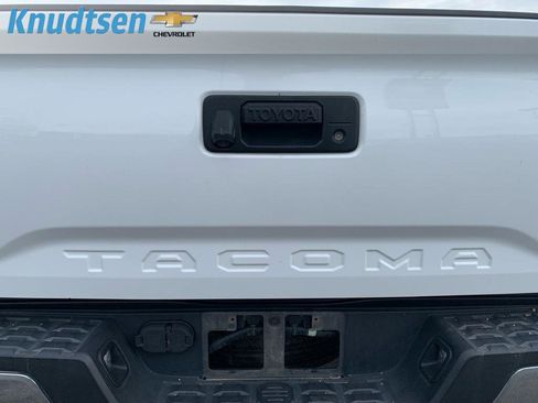 Used 2016 Toyota Tacoma SR5 image 9