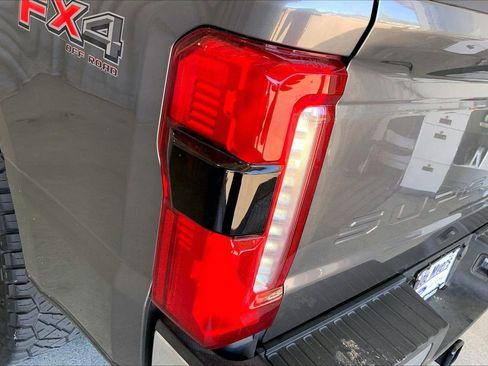 Used 2023 Ford F250 Lariat w/ Chrome Package image 13