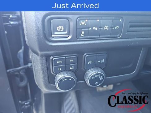 Used 2021 Chevrolet Suburban RST w/ Luxury Package image 31