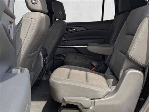 Used 2024 Chevrolet Traverse LT image 16