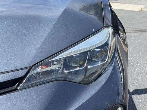 Used 2019 Toyota Corolla SE w/ Carpet Mat Package (TMS) FWD image 2