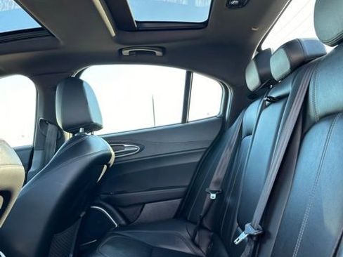 Used 2022 Alfa Romeo Giulia Sprint image 32