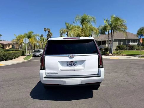 Used 2020 Cadillac Escalade Luxury RWD image 11