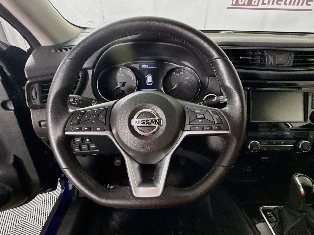 Used 2018 Nissan Rogue SV AWD/4WD image 19
