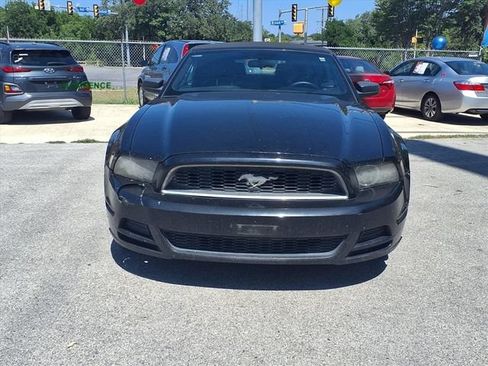 Used 2013 Ford Mustang Convertible RWD image 2