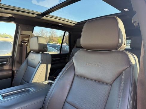 Used 2021 GMC Yukon Denali w/ Denali Premium Package image 27