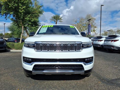 Used 2023 Jeep Grand Wagoneer Series III image 2