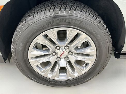 Used 2023 GMC Yukon XL Denali image 35