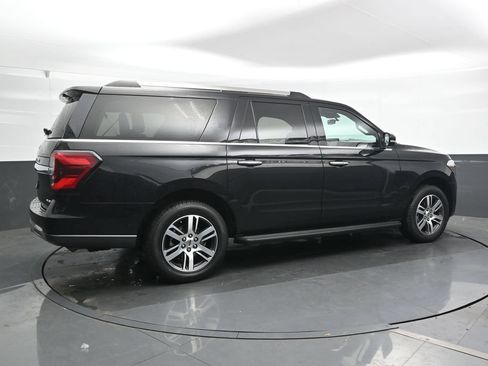 Used 2024 Ford Expedition Max Limited AWD/4WD image 2