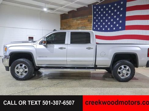 Used 2019 GMC Sierra 2500 SLT w/ Duramax Plus Package AWD/4WD image 9