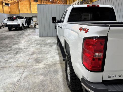 Used 2018 Chevrolet Silverado 2500 W/T w/ Snow Plow Prep Package AWD/4WD image 9