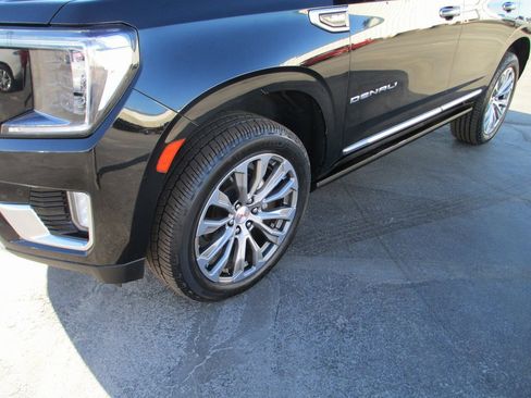 Used 2021 GMC Yukon Denali w/ Denali Premium Package image 11