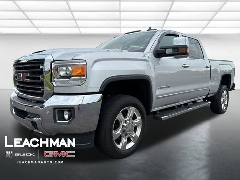 Used 2019 GMC Sierra 2500 SLT w/ Duramax Plus Package AWD/4WD image 8