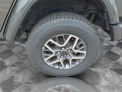 Used 2025 Jeep Wrangler Unlimited Sahara AWD/4WD image 21