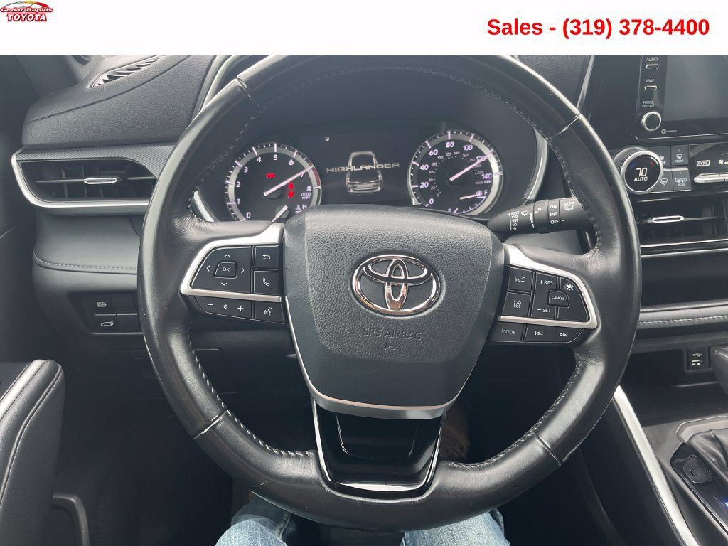 Used 2022 Toyota Highlander XSE AWD/4WD image 16
