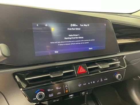 Used 2024 Kia Niro Wind w/ Wind Preserve Package FWD image 7