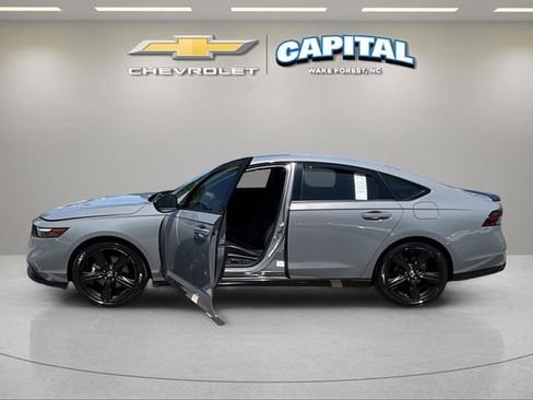 Used 2023 Honda Accord Sport image 2