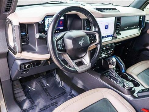 Used 2023 Ford Bronco Wildtrak image 10