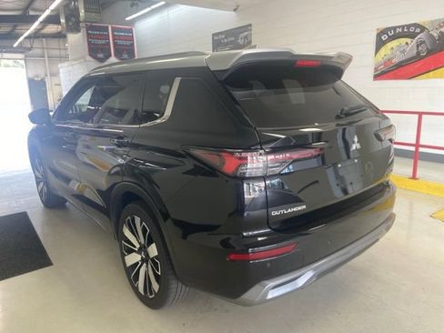 Used 2025 Mitsubishi Outlander AWD image 6