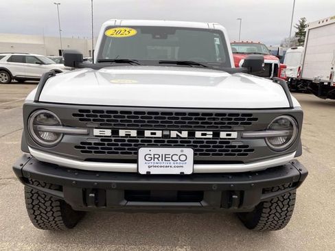 Used 2025 Ford Bronco Badlands image 9