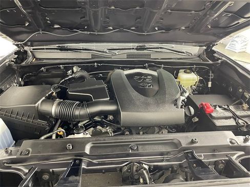 Used 2020 Toyota Tacoma TRD Off-Road w/ Technology Package image 22