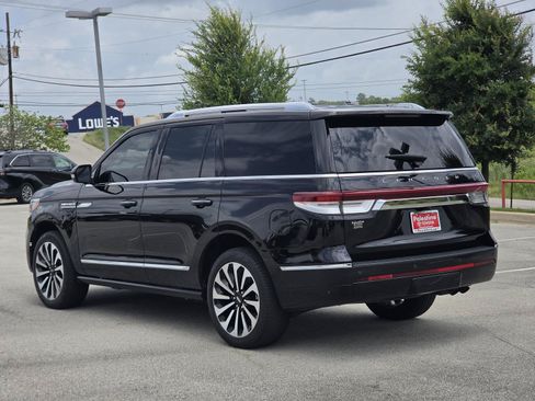 Used 2024 Lincoln Navigator Reserve AWD/4WD image 4