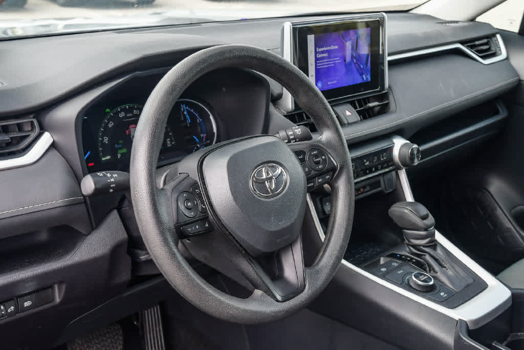 Used 2025 Toyota RAV4 XLE AWD/4WD image 27