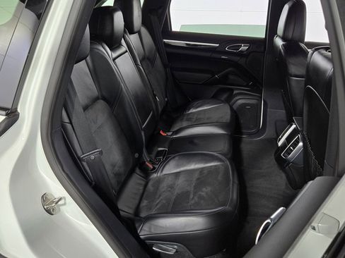 Used 2018 Porsche Cayenne Platinum Edition image 31