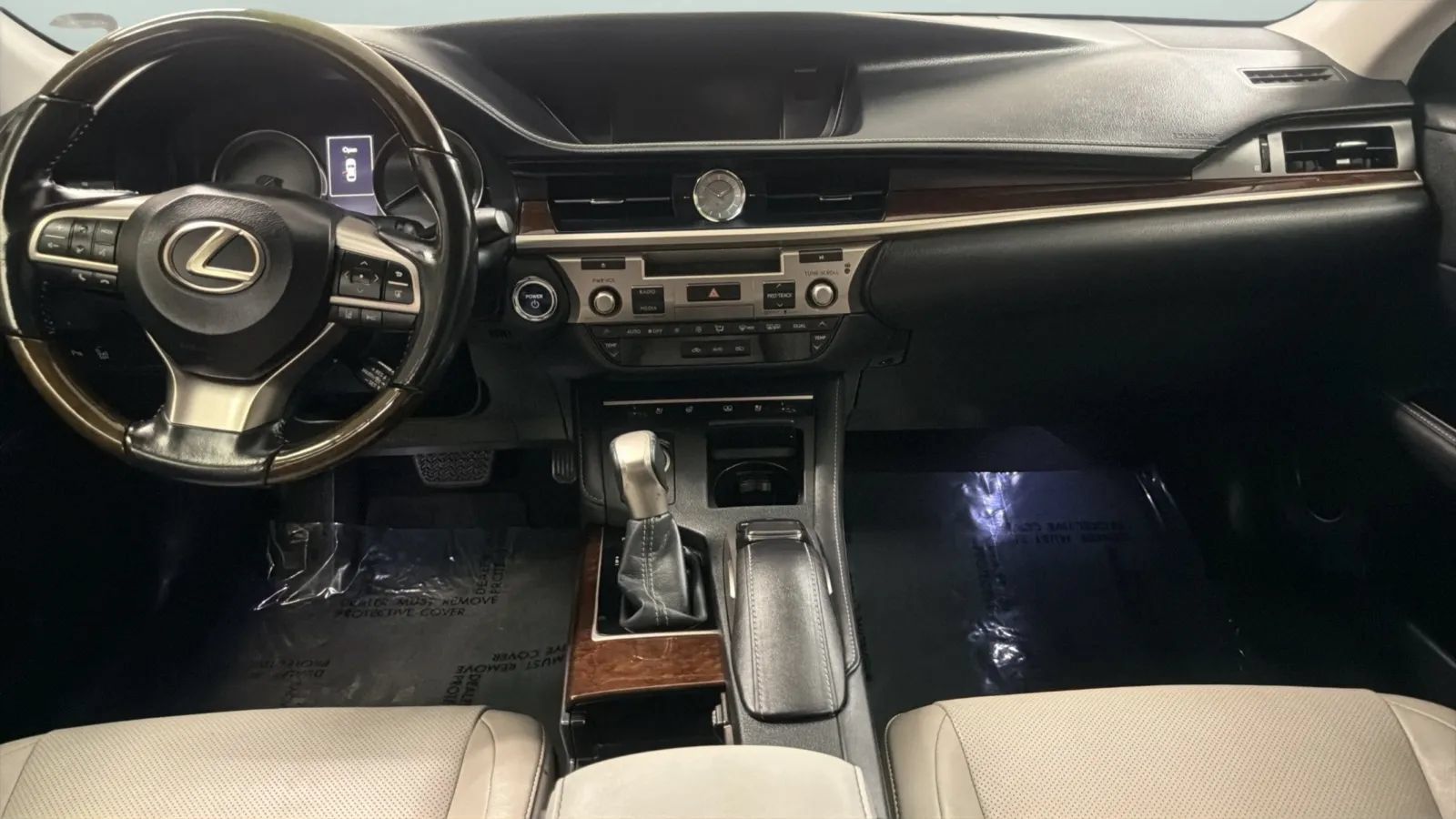 Used 2016 Lexus ES 300h w/ Luxury Package w/Wood Trim FWD image 16