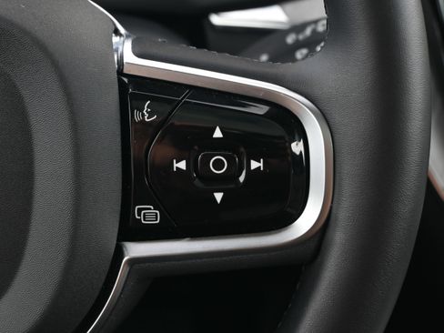 Used 2025 Volvo XC60 B5 Plus image 28