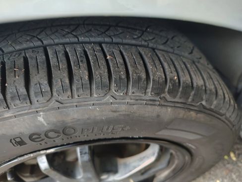 Used 2013 Toyota Prius Four image 4