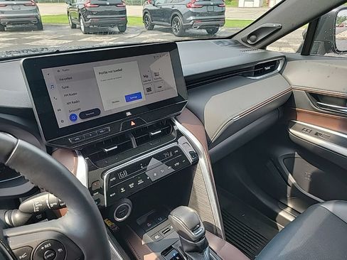 Used 2023 Toyota Venza Limited AWD/4WD image 9