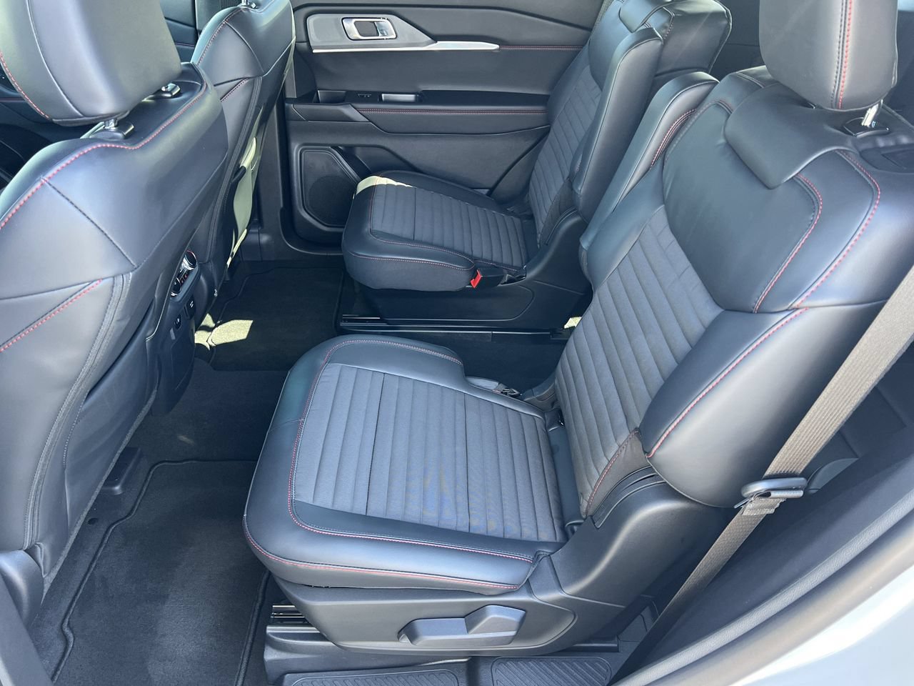 New 2026 Ford Explorer ST-Line w/ ST-Line Street Pack RWD image 20