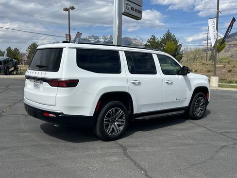 Used 2025 Jeep Wagoneer 4WD image 8