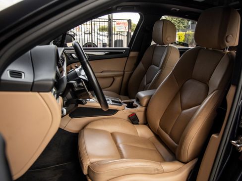 Certified 2020 Porsche Macan S AWD/4WD image 5